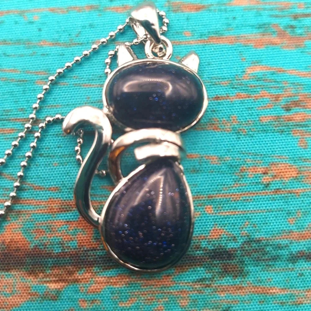 NWOT Dark Blue Sparkle/Glitter Stone Cat Pendant on 925 Silver Chain